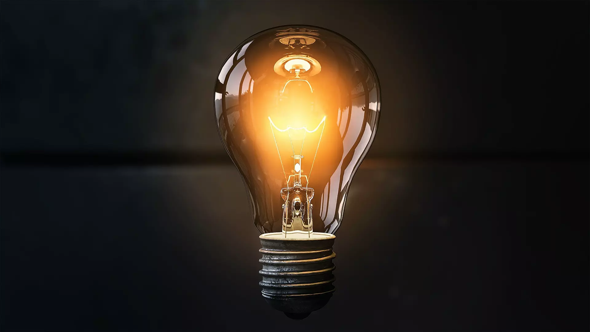 Relamping : remplacement lampe éclairage professionnel illustration